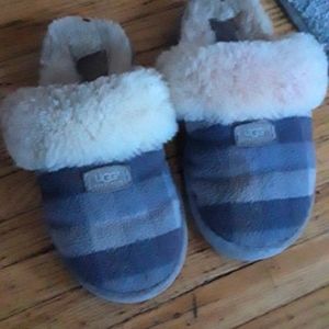 Ugg slippers sz1 plaid